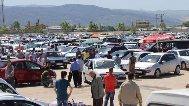 Türkiye'de otomobil ve hafif ticari araç satışları düştü 
