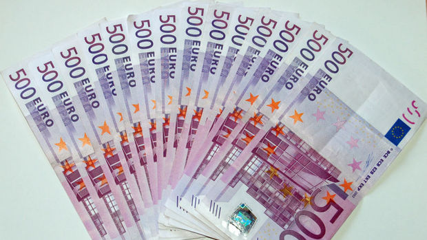 AMB 500 euroluk banknot basımını durduruyor