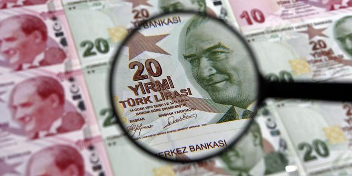 Türk Lirası siyasi sorunlar ile "sert" düştü