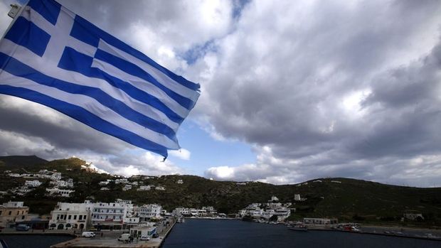 Yunanistan ekonomisi yüzde 1,4 küçüldü