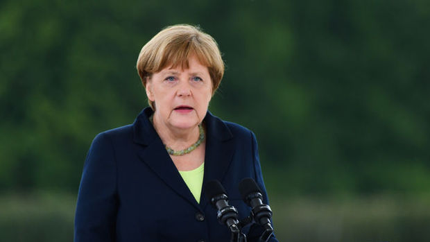 Merkel ile Başbakan Yıldırım telefonda görüştü