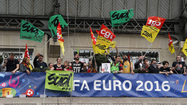 EURO 2016, grev ve gösterilerin gölgesinde başlıyor