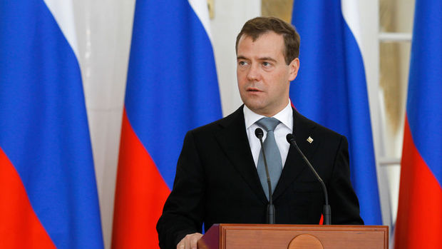 Medvedev:Rusya kısıtlamaları kademeli kaldıracak