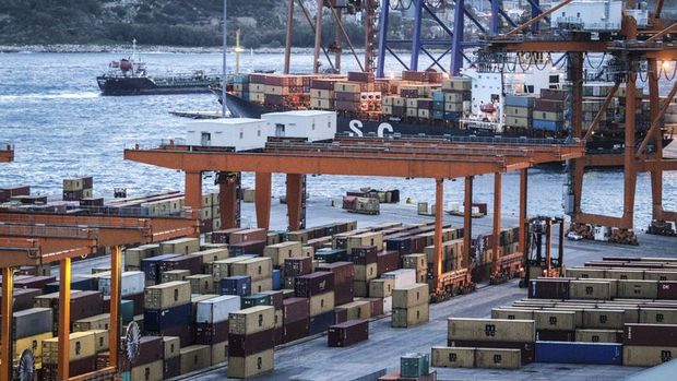 Yunan meclisi Pire Limanı'nın Çinli Cosco'ya satışını onayladı