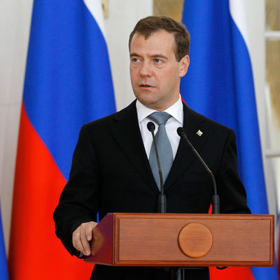 Medvedev, Türkiye'ye charter seferlerin başlatılmasını istedi