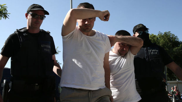Yunanistan'a kaçan 8 asker adliyede 