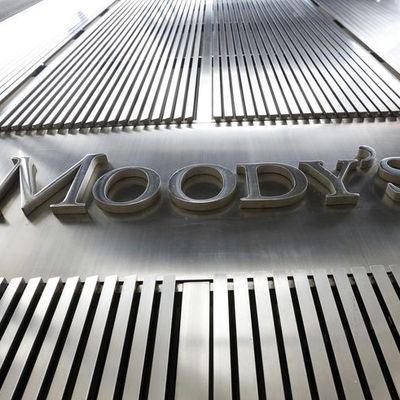 Moody's 17 Türk bankasını negatif izlemeye aldı