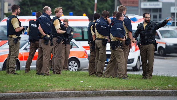 Münih'te silahlı saldırı: 8 kişi öldü