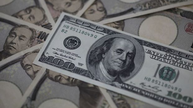 Dolar “Fed” ve “BOJ” öncesi iki haftalık kazançlarını korudu