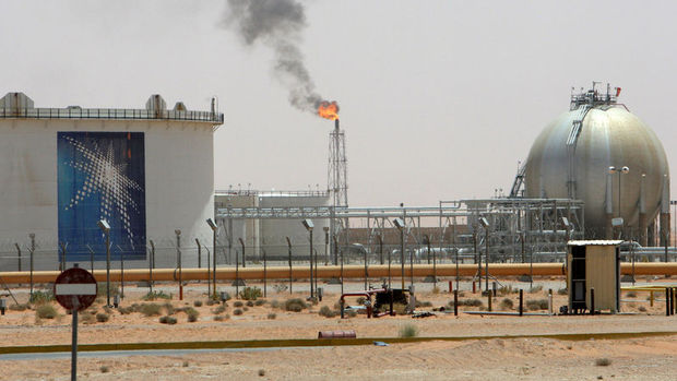 S. Arabistan'da petrol talebi 6 yılın en yavaş hızında büyüdü