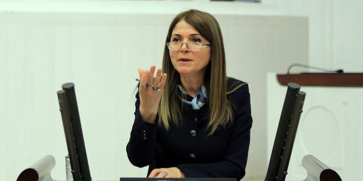 MHP Genel Başkan Yardımcısı Zuhal Topçu istifa etti