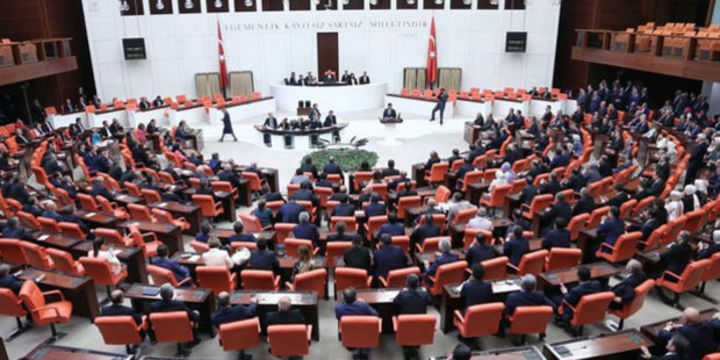AKP, CHP ve MHP yeni anayasa paketi için bir araya geliyor