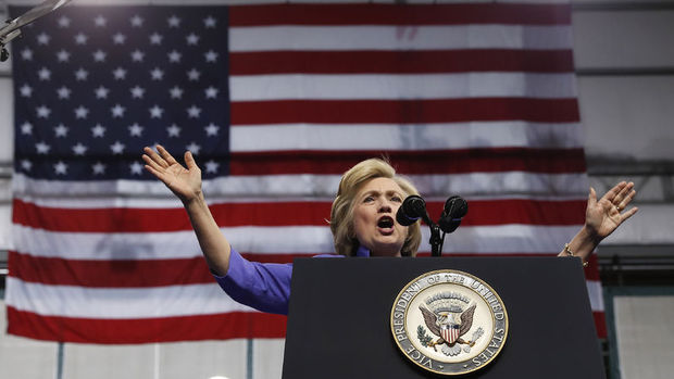ABD ekonomist anketinde Clinton önde götürüyor