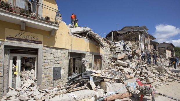 İtalya'daki depremde ölü sayısı 247'ye çıktı