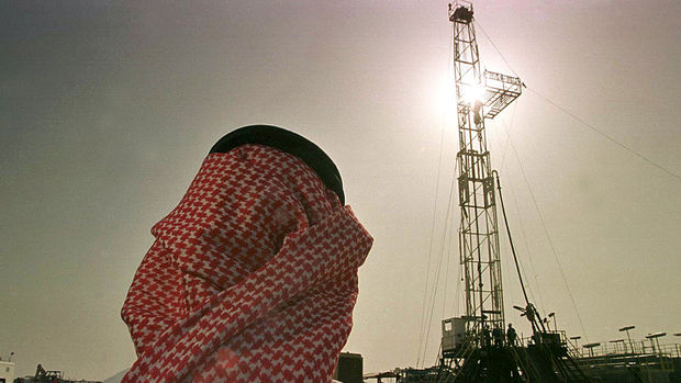 Petroldeki yükseliş Rusya ve S. Arabistan'ın açıklaması öncesi %5'i aştı