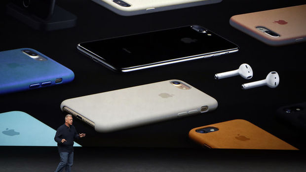 Apple, iPhone 7'yi görücüye çıkardı