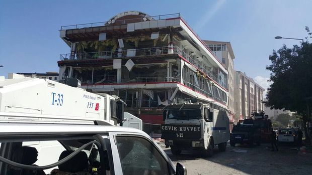 Van'da terör saldırısı: 46 sivil, 2 polis yaralandı