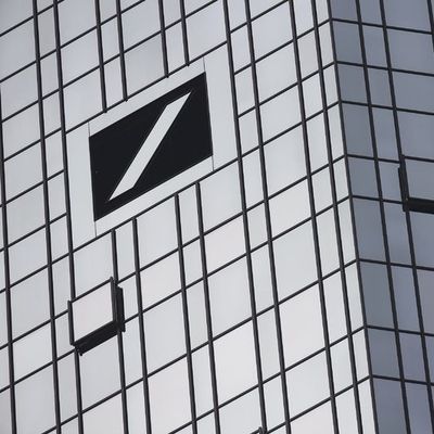 Deutsche Bank hisseleri 14 milyar dolarlık ceza ile sert düştü