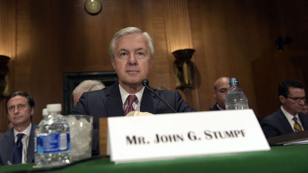 Senatör Warren Wells Fargo CEO'su Stumpf'un istifasını istedi