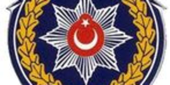 Aralarında emniyet müdürü ve başkomiserlerinde olduğu 61 polis tutuklandı