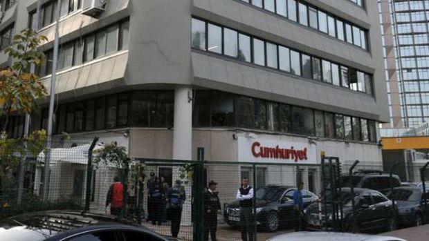 Cumhuriyet Gazetesi'nden Günseli Özaltay ve Bülent Yener serbest bırakıldı