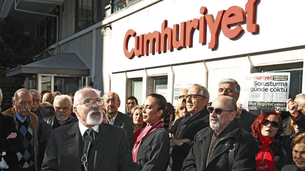 Cumhuriyet Gazetesi'nden Aydın Engin ve Hikmet Çetinkaya serbest bırakıldı
