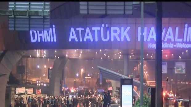 Atatürk Havalimanı'nda iki şüpheli yakalandı