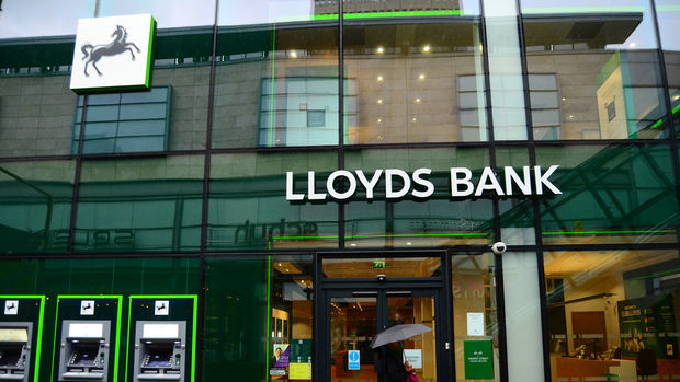 İngiliz bankası Lloyds, 49 şubesini kapatacak