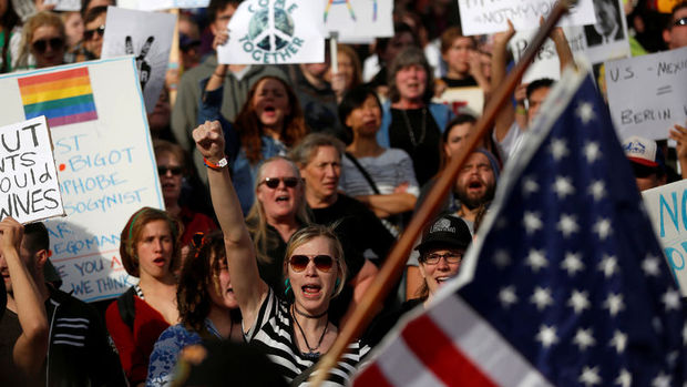 ABD'de binlerce kişi Trump'ı dün de protesto etti 