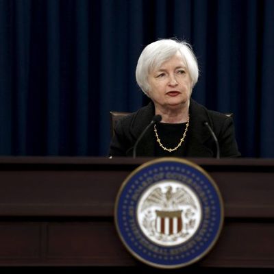 Fed/Yellen: 'Görece yakın bir tarihte' faiz artışı uygun olabilir