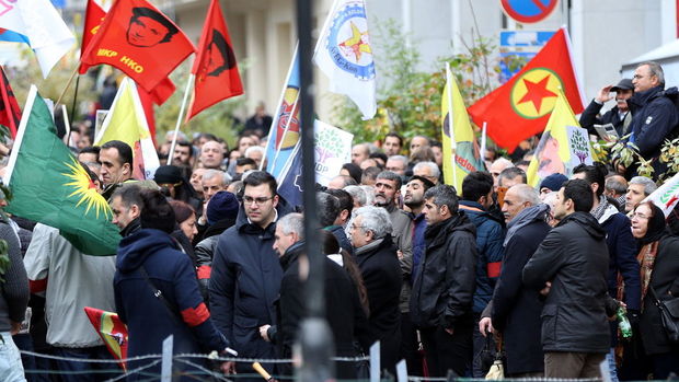 Brüksel'de terör örgütü PKK gösterisi