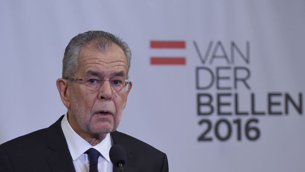 Avusturya'da cumhurbaşkanlığı seçimini Yeşiller'in adayı Van Der Bellen kazandı