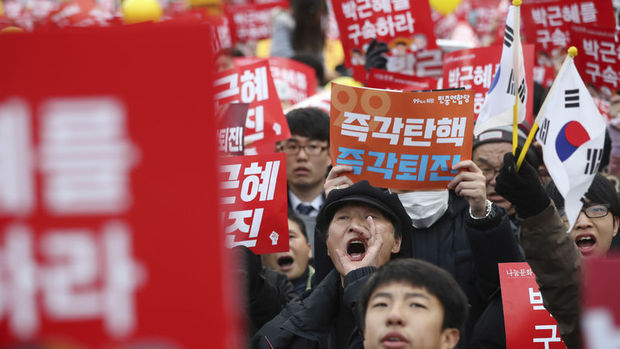 Güney Kore Devlet Başkanı Park Nisan'da görevi bırakmayı kabul etti