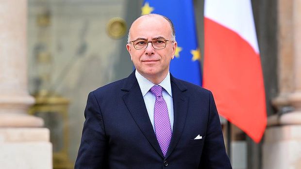 Fransa'nın yeni Başbakanı Cazeneuve görevine başladı