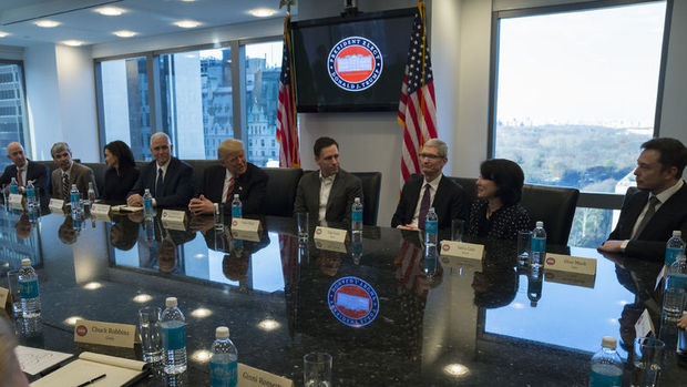 Trump ABD'li teknoloji devlerinin yöneticileriyle buluştu