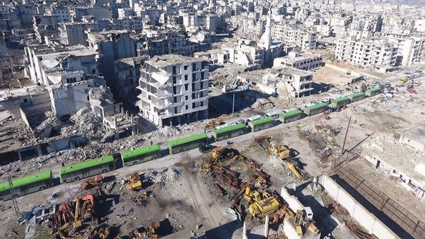 Halep'ten ilk tahliye konvoyu muhaliflerin bölgesine ulaştı