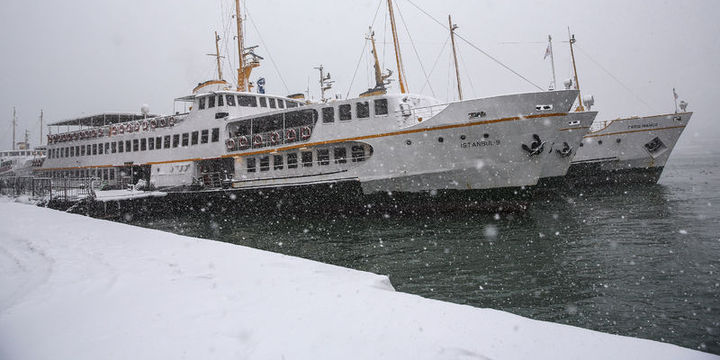 İstanbul Boğazı gemi geçişlerine kapatıldı
