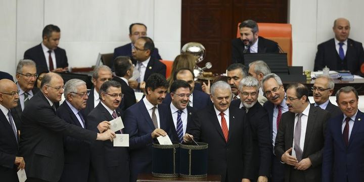 Anayasa değişikliği teklifinin 9. maddesi kabul edildi