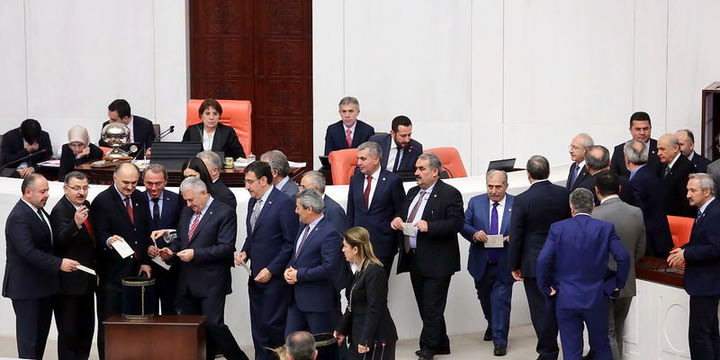 Anayasa değişikliği teklifinde 11. madde kabul edildi