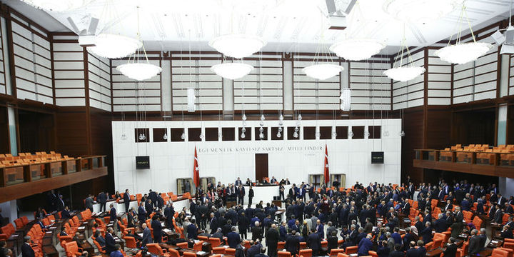 Anayasa değişikliği paketi kabul edildi