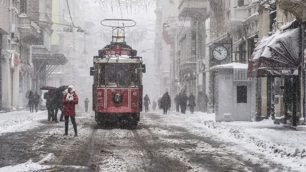 İstanbul'da beklenen kar nedeniyle AKOM'da kriz masası kuruldu