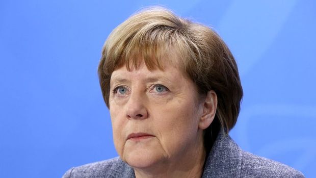 Martin Schultz kamuoyu araştırmasında Merkel'in önünde