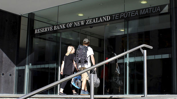 Yeni Zelanda MB “faiz” beklentilerini kırdı