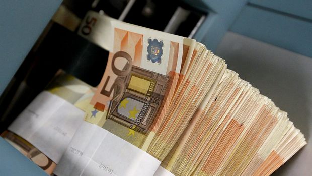 Euro siyasi belirsizlikten olumsuz etkileniyor