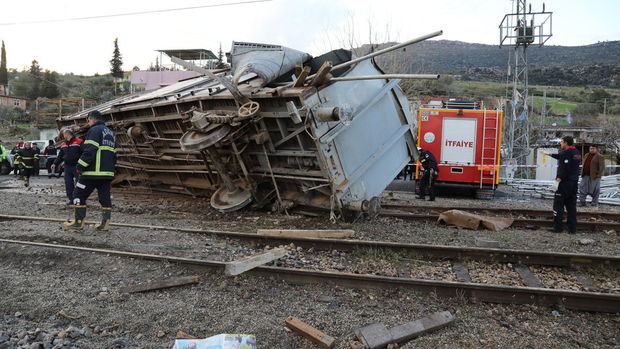 Adana'da demir yolu tamir aracı kaza yaptı: 3 ölü