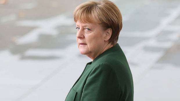 Merkel: Nazi benzetmeleri son bulmalı