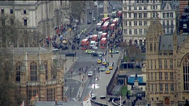 İngiltere Parlamentosu önünde silahlı saldırı: 5 kişi öldü 40 yaralı var