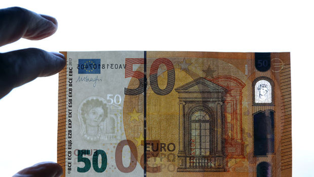 Yeni 50 euroluk banknot dolaşıma girdi