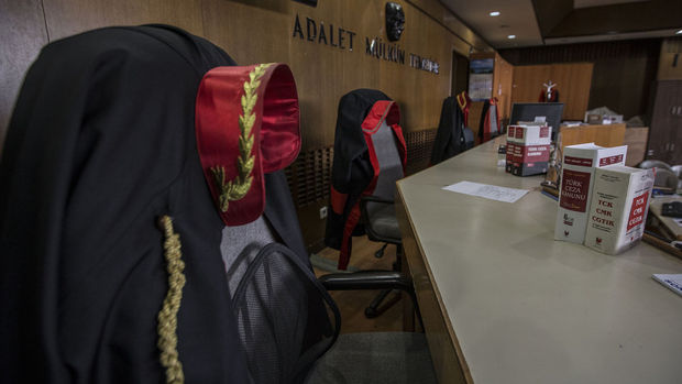 Hakim ve savcılara FETÖ'den ilk iddianame kabul edildi