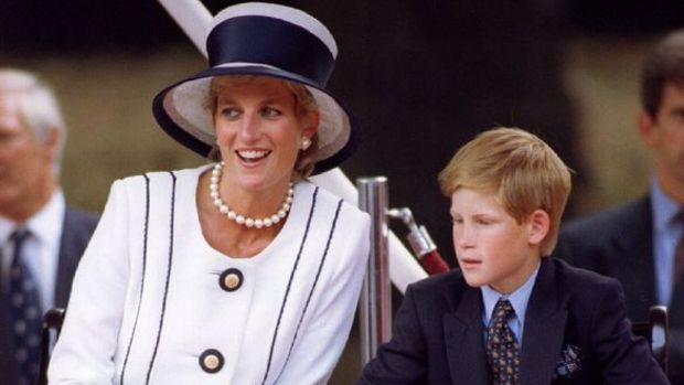 Prens Harry annesinin ölümünden sonraki süreci anlattı 